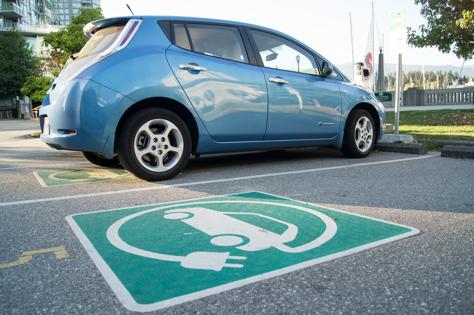 The U.S. Government Will Invest $4.5 Billion to Build Electric-Car Charging Stations For Anxiety-Free Driving