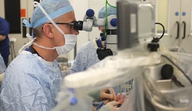 Robot Performs Groundbreaking Eye Operation
